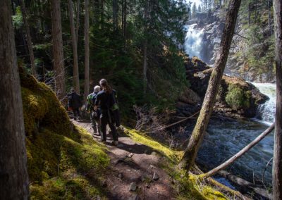 Scenic hike to Albas Falls