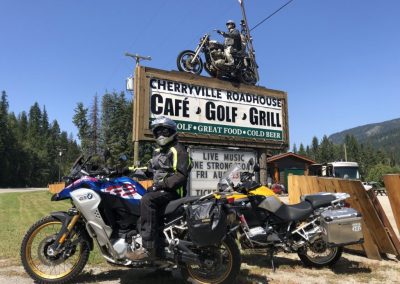 A great spot to stop for a bite, a drink, some live music...or apparently a round of golf!